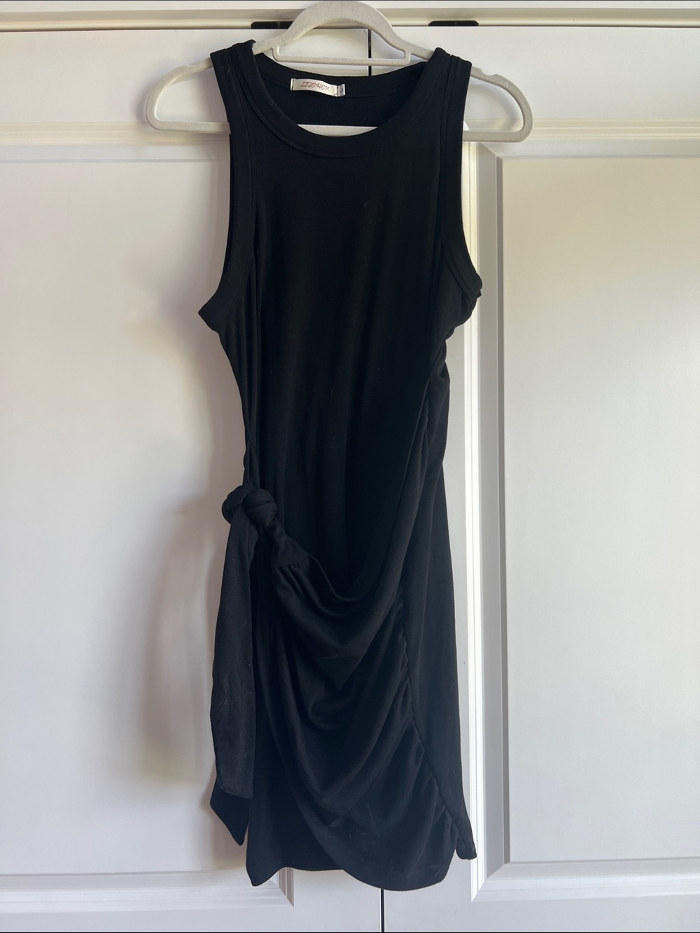 Black Sleeveless Knot-Detail Dress